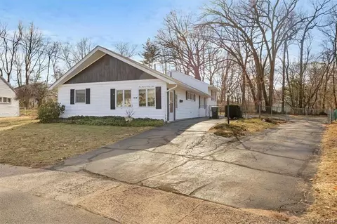 164 Manor Cir, East Hartford, CT 06118