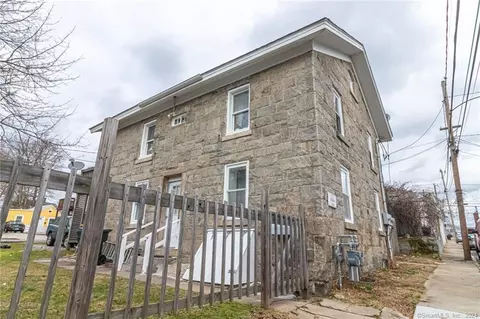 33 Prest St, New London, CT 06320
