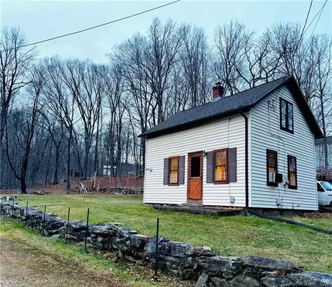 67 School St, Coventry, CT 06238
