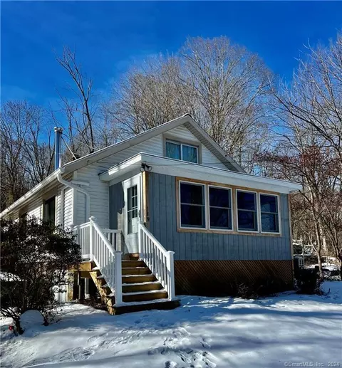 529 Storrs Rd, Mansfield, CT 06250