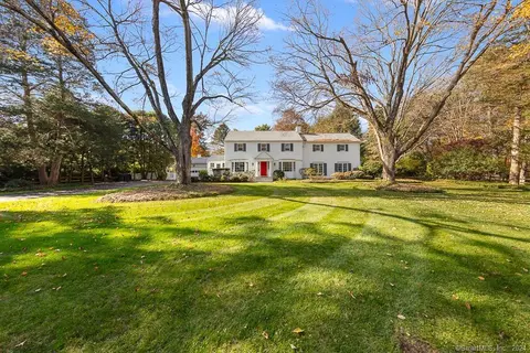 17 Gault Park Dr, Westport, CT 06880