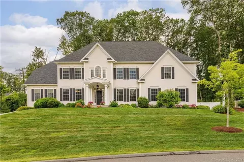 19 Stratford Xing, Avon, CT 06001