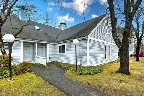 19 Woodbury Pl #19, Woodbury, CT 06798