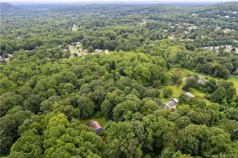 160 Gaylord Mountain Rd, Hamden, CT 06518