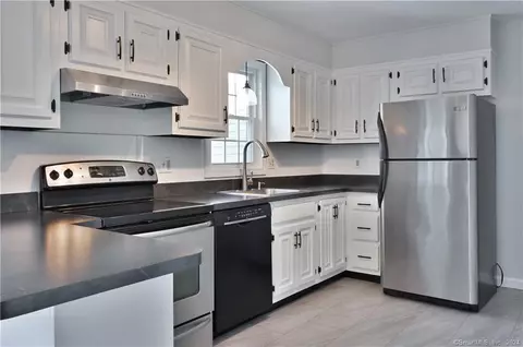 16 Elizabeth St #12, Kent, CT 06757