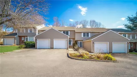 306 Holly Hill Dr #306, Rocky Hill, CT 06067
