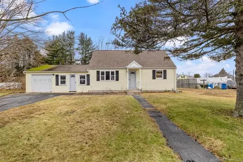 7 Hale Haven Ct, Montville, CT 06382