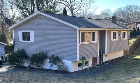 352 Mountain St, Willimantic, CT 06226