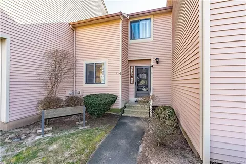 116 Greenwoods Ln #116, East Windsor, CT 06088