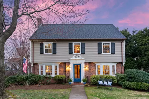 321 N Steele Rd, West Hartford, CT 06117
