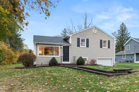 118 Farmstead Dr, South Windsor, CT 06074