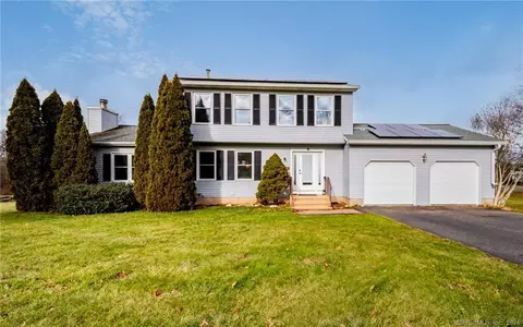 92 York Rd, Middletown, CT 06457