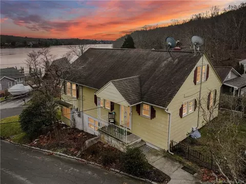 15 River Rd, East Lyme, CT 06333