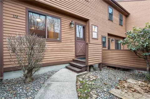 114 Cedar Knolls Dr #114, Branford, CT 06405