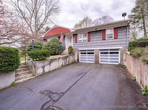 414 Wintergreen Ave, Hamden, CT 06514