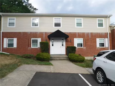 50 Greenhouse Rd #34C, Bridgeport, CT 06606