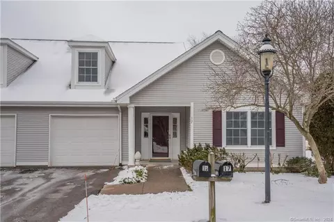 17 Henley Way #17, West Hartford, CT 06117