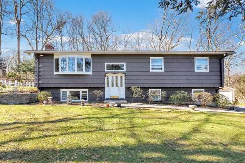 4 Bryant Ln, Shelton, CT 06484