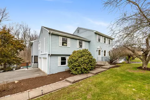 80 Sunset Ridge Dr, Southington, CT 06489