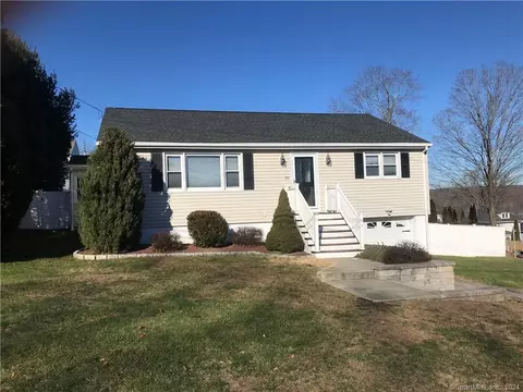 77 Geissler Dr, Shelton, CT 06484