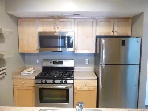 1690 Dixwell Ave #D26, Hamden, CT 06514