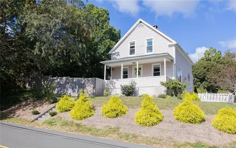 60 West Ave, Milford, CT 06461