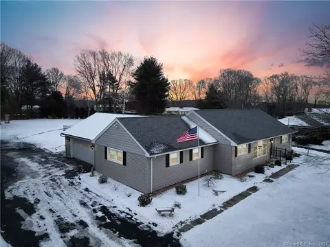 127 Lexington Dr, Watertown, CT 06795