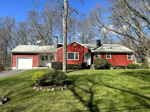 23 Brewster Dr, Ledyard, CT 06335