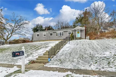 80 Snowapple Ln, Milford, CT 06460