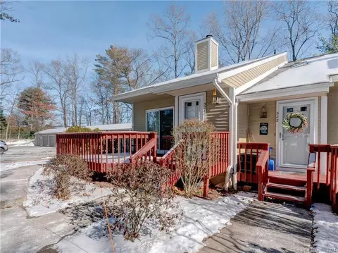 521 Settlers Woods Woods, Southington, CT 06489