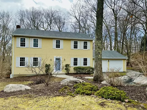 32 Robinhood Dr, Ledyard, CT 06335