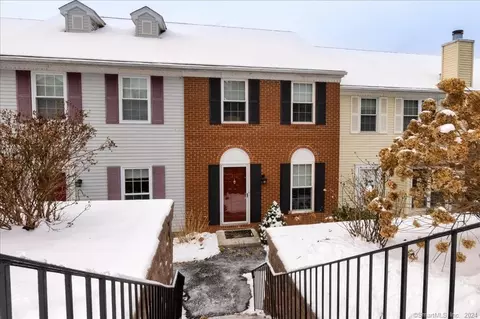 123 Tamarack Ct #123, Torrington, CT 06790