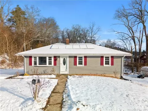 13 Thompson Ave, Putnam, CT 06260