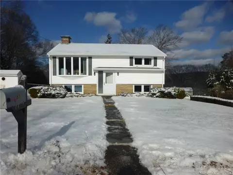 57 Occum Ln, Montville, CT 06382