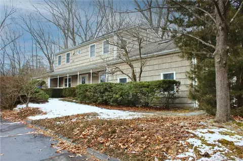 12 Bumblebee Ln, Norwalk, CT 06851