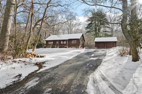 230 Moxley Rd, Montville, CT 06382