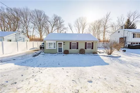 12 Circle Dr, Wallingford, CT 06492