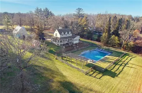 66 Sanfordtown Rd, Redding, CT 06896
