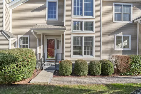 42 Regency Cir #42, Trumbull, CT 06611