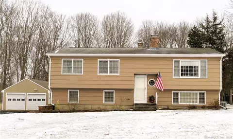 23 Cameo Dr, Shelton, CT 06484