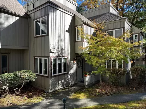 9 Talcott Gln #B, Farmington, CT 06032