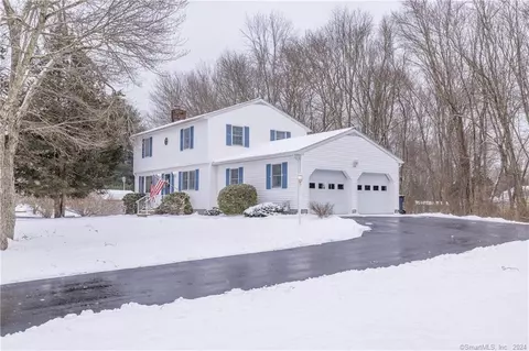 17 Arrowhead Dr, Griswold, CT 06351