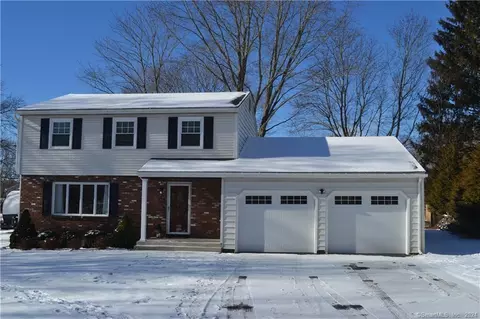 315 Cow Hill Rd, Groton, CT 06355