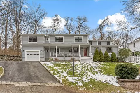 11 Brookside Ct, Norwalk, CT 06854