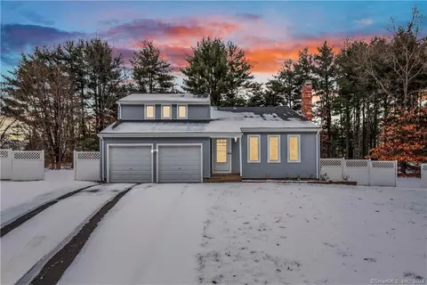 2 Old Farms Ln, East Granby, CT 06026