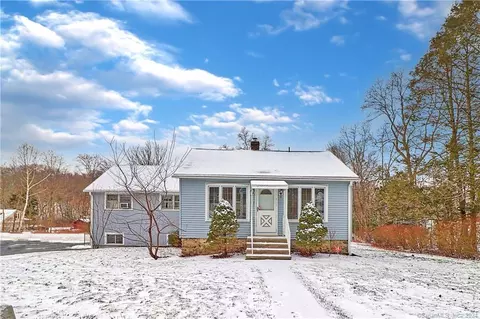 43 Christian Rd, Middlebury, CT 06762