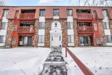 25 Woodsedge Dr #1A, Newington, CT 06111