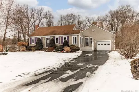 62 Wooddale Dr, Farmington, CT 06085