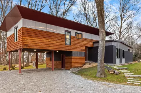 89 Meadowbrook Rd, Westbrook, CT 06498