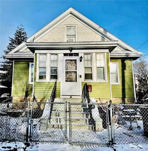 37 Fuller St, New London, CT 06320